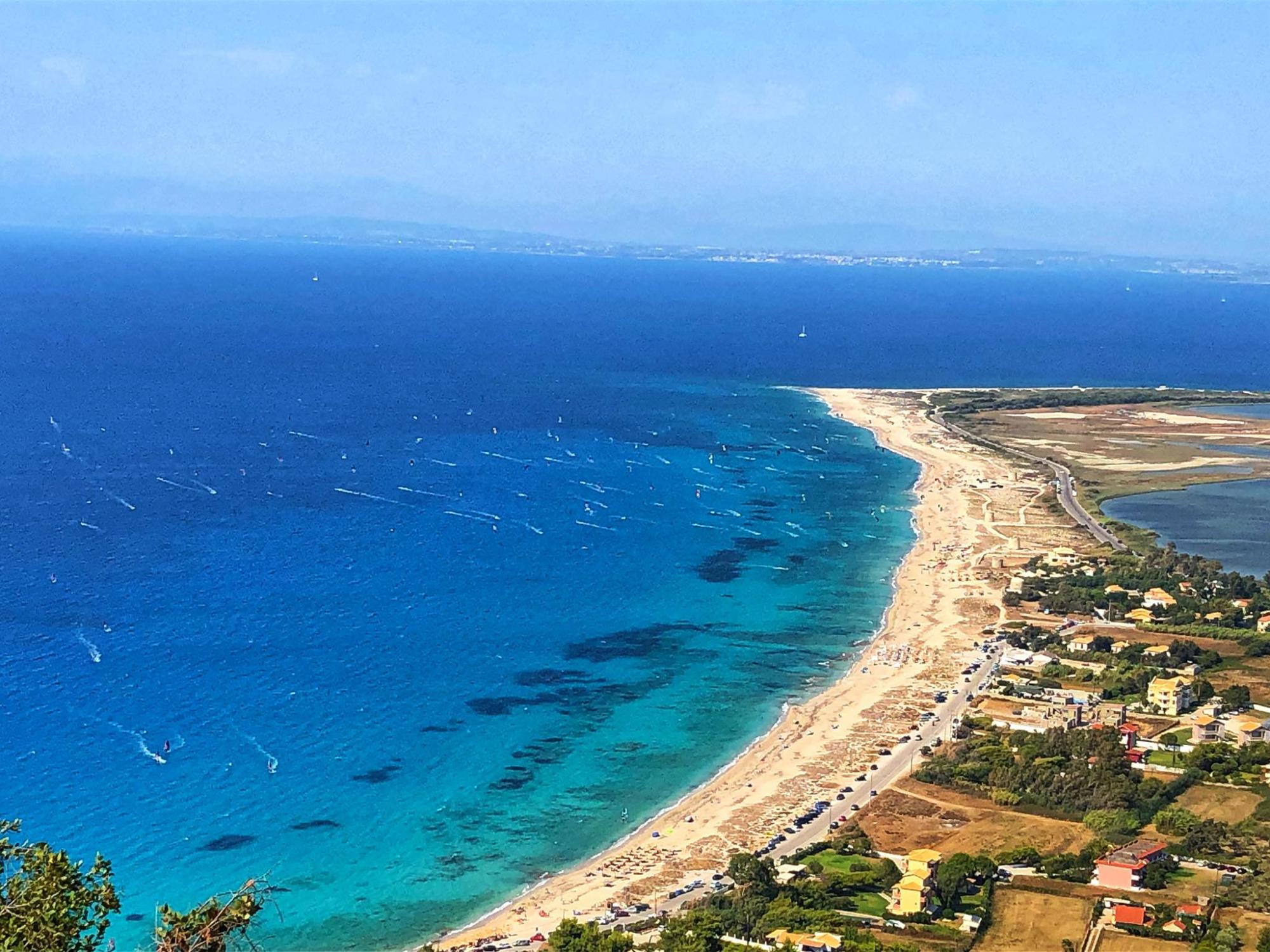 Бухти, пляжі та венеціанська спадщина: чим цікавий Корфу - улюблений курорт італійців в Греції